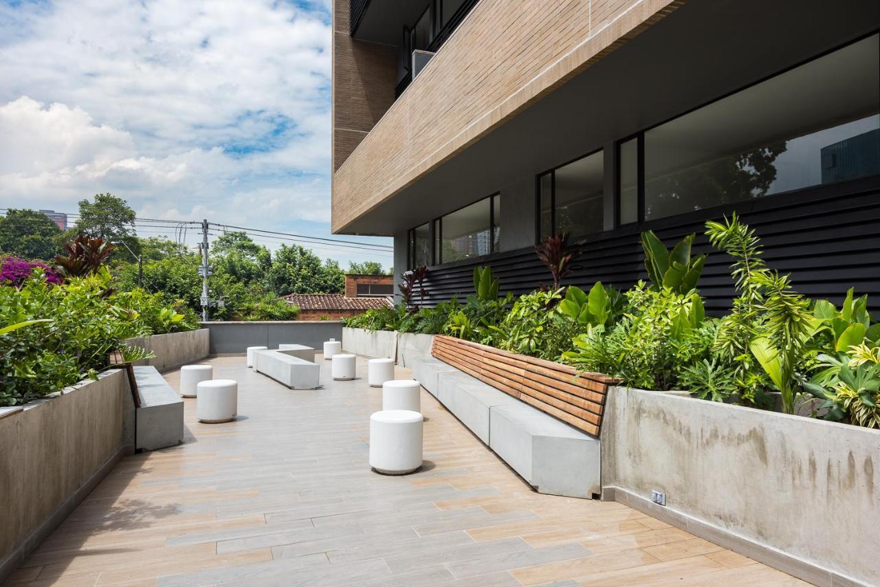 Go Living And Suites - Jalo Rent Medellín Exteriör bild