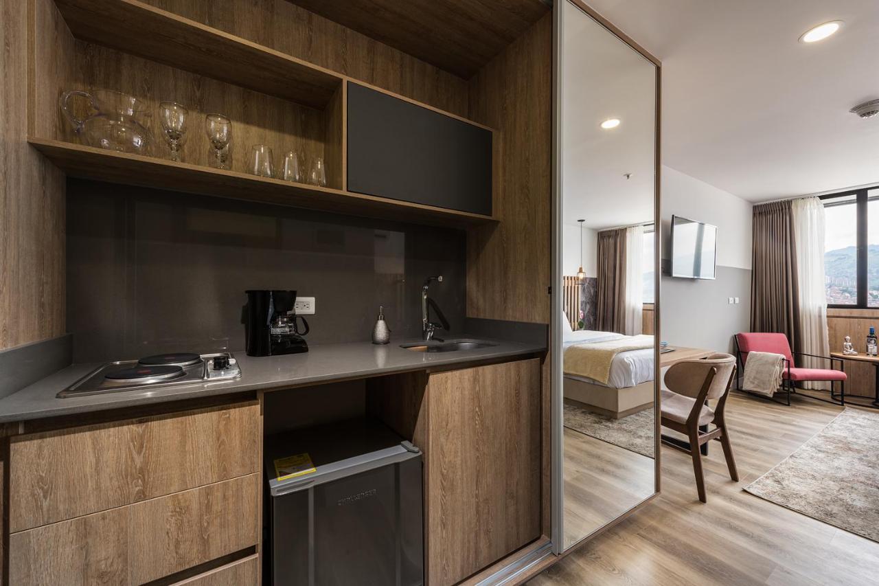 Go Living And Suites - Jalo Rent Medellín Exteriör bild