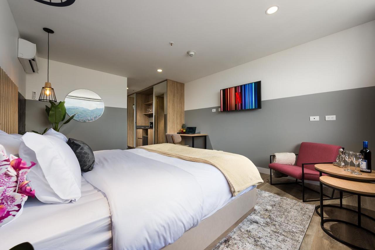 Go Living And Suites - Jalo Rent Medellín Exteriör bild