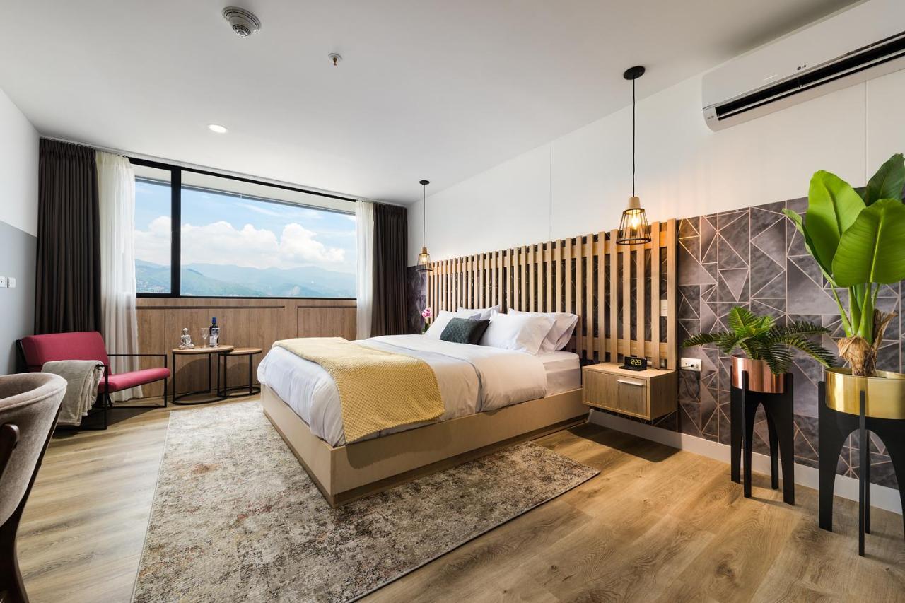 Go Living And Suites - Jalo Rent Medellín Exteriör bild