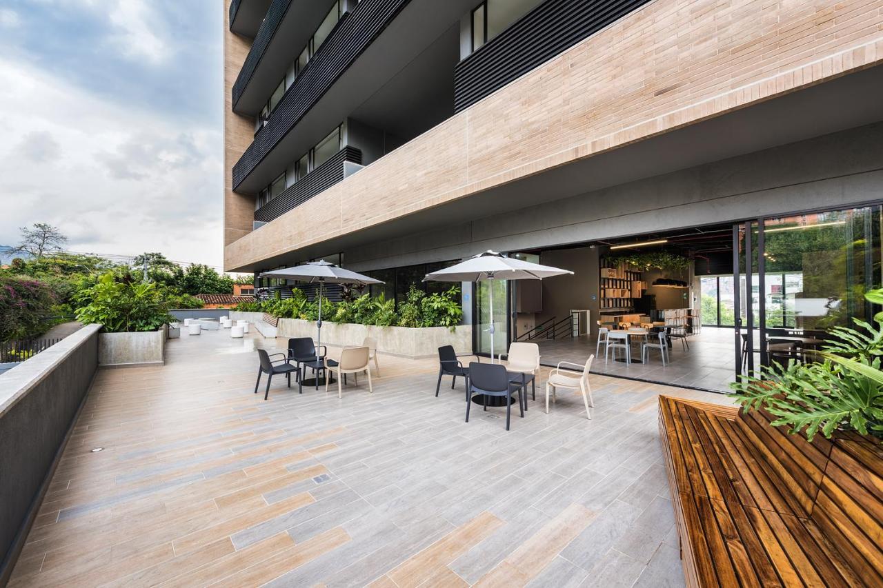 Go Living And Suites - Jalo Rent Medellín Exteriör bild